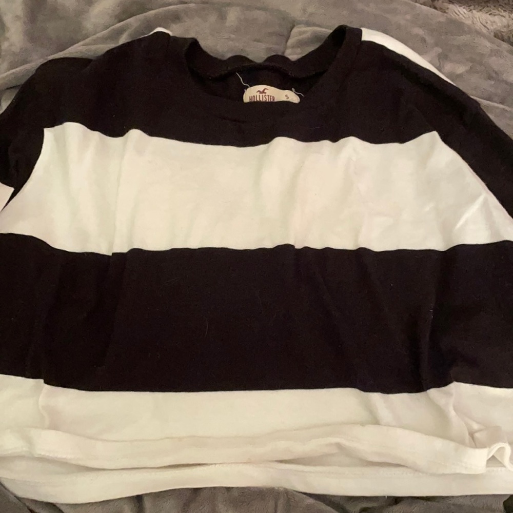 Hollister T-shirt, size small